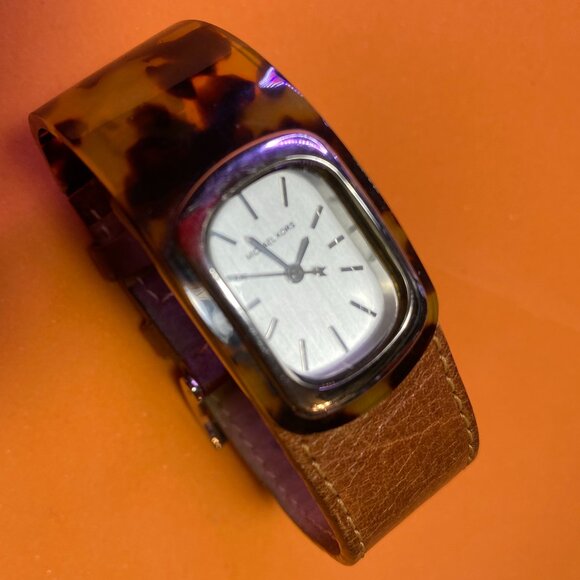 Michael Kors - Picture 1 of 4